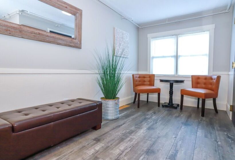 هتل Gunstock Inn & Suites