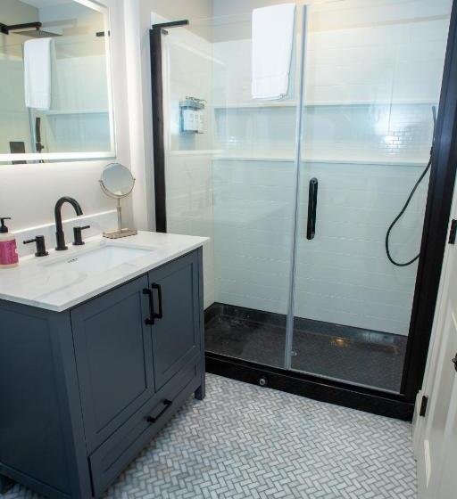 هتل Gunstock Inn & Suites