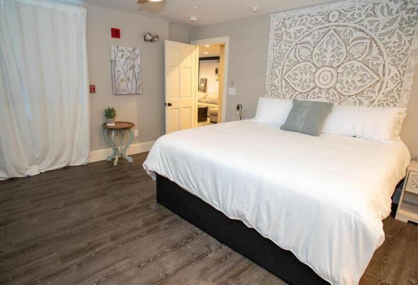 هتل Gunstock Inn & Suites