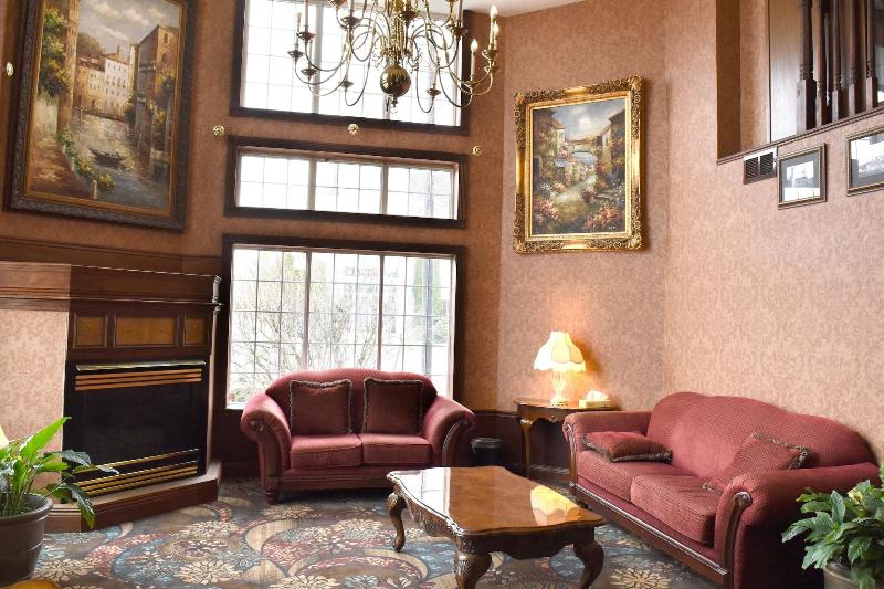 בית מלון כפרי Hamilton Inn Select Beachfront Mackinaw City