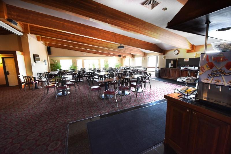 בית מלון כפרי Hamilton Inn Select Beachfront Mackinaw City