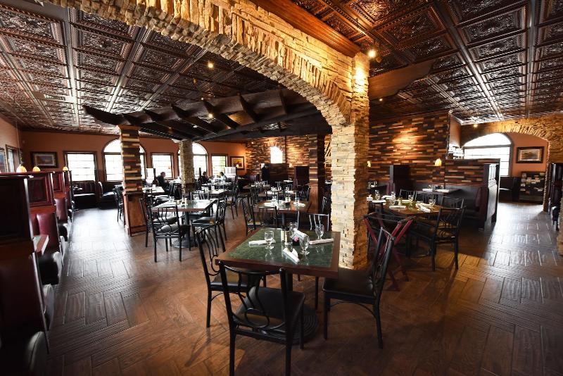 בית מלון כפרי Hamilton Inn Select Beachfront Mackinaw City