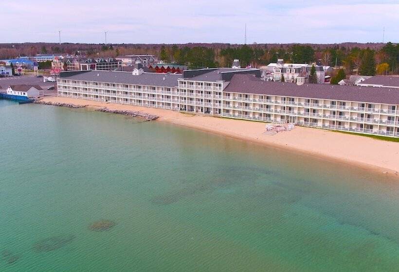 בית מלון כפרי Hamilton Inn Select Beachfront Mackinaw City