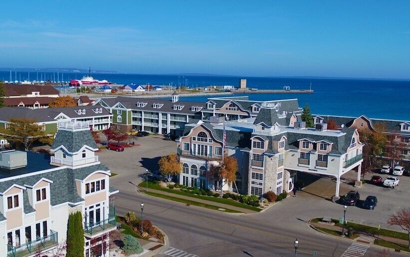בית מלון כפרי Hamilton Inn Select Beachfront Mackinaw City