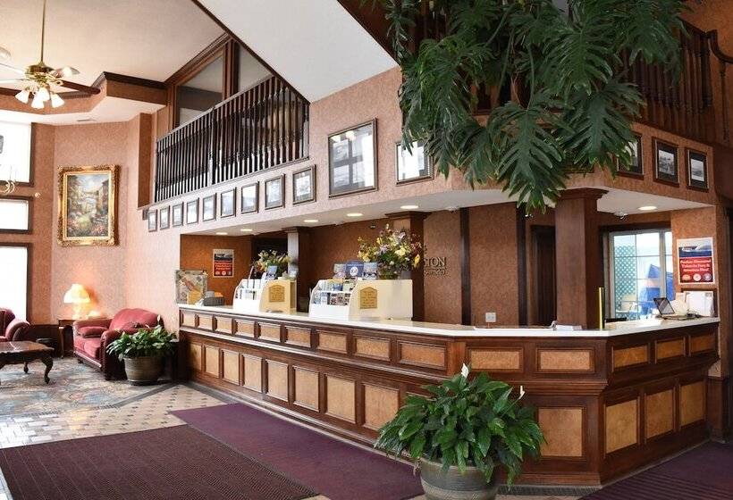 בית מלון כפרי Hamilton Inn Select Beachfront Mackinaw City