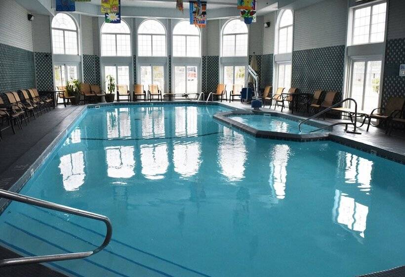 בית מלון כפרי Hamilton Inn Select Beachfront Mackinaw City