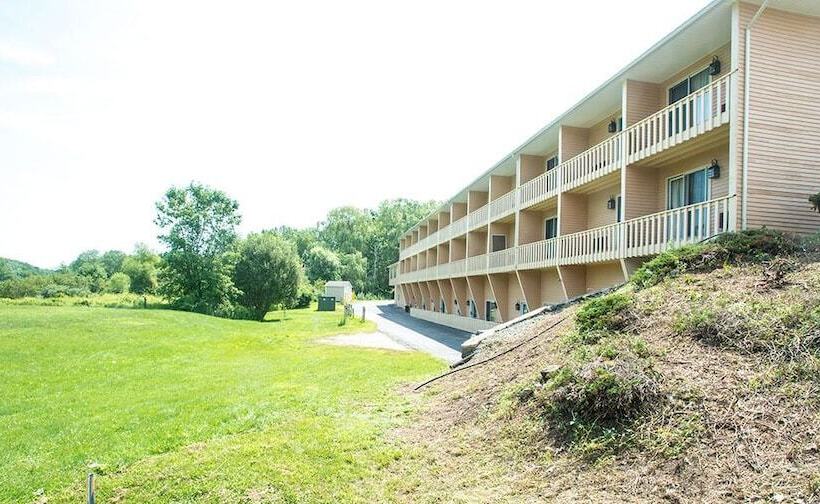 호텔 Hampton Falls Inn