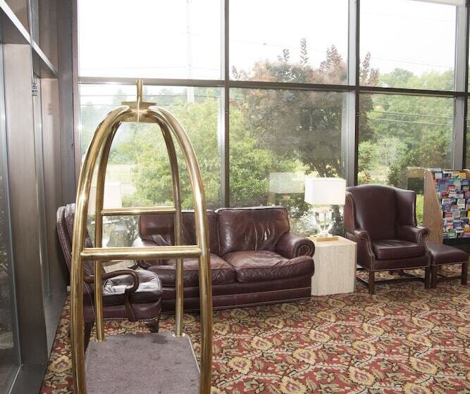 호텔 Hampton Falls Inn