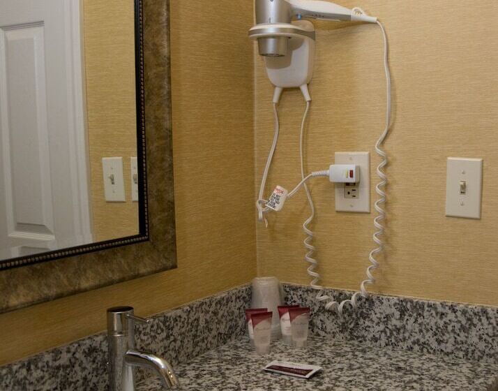 호텔 Hampton Falls Inn