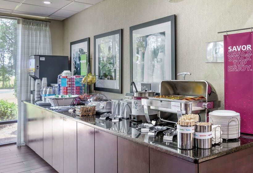 فندق Hampton Inn Adel