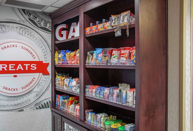 فندق Hampton Inn Adel