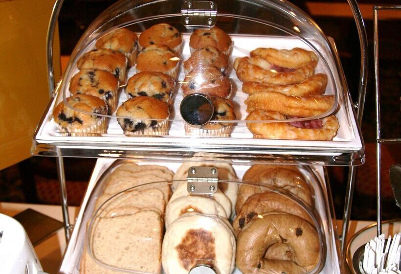 فندق Hampton Inn Adel