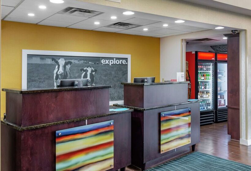 فندق Hampton Inn Adel