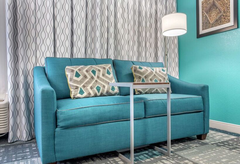 فندق Hampton Inn Adel