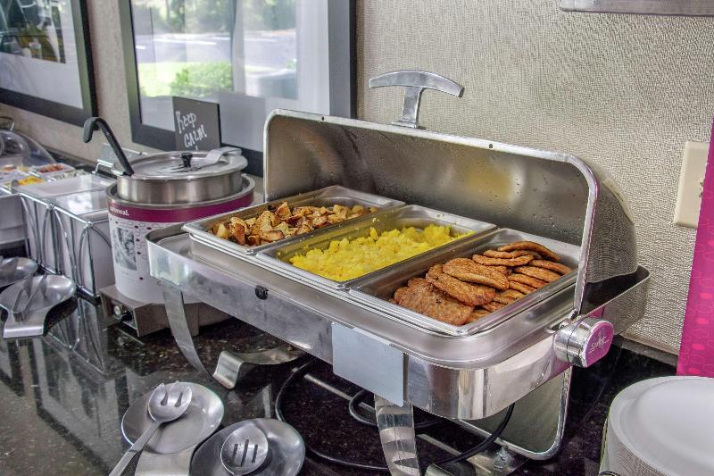 فندق Hampton Inn Adel