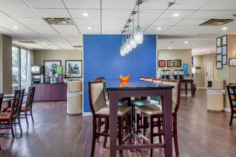 فندق Hampton Inn Adel