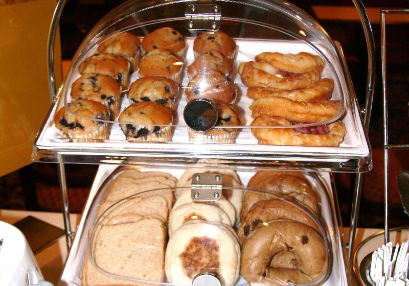 فندق Hampton Inn Adel