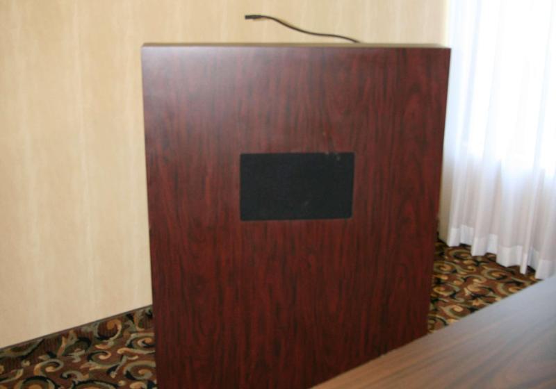 فندق Hampton Inn Adel