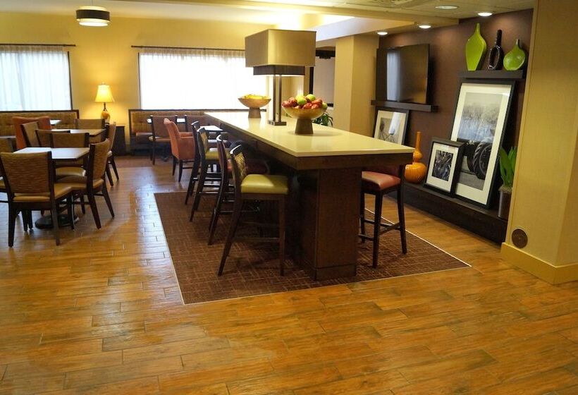 בית מלון כפרי Hampton Inn Altoona