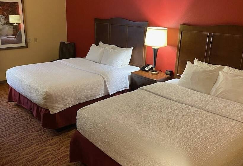 בית מלון כפרי Hampton Inn Altoona