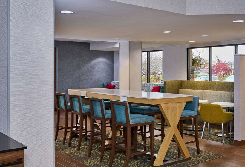 هتل Hampton Inn Anchorage