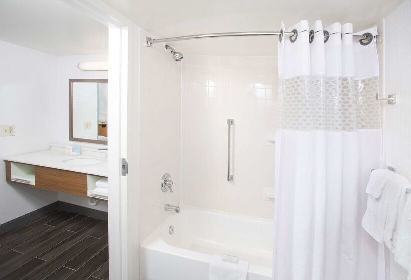 هتل Hampton Inn & Suites Annapolis