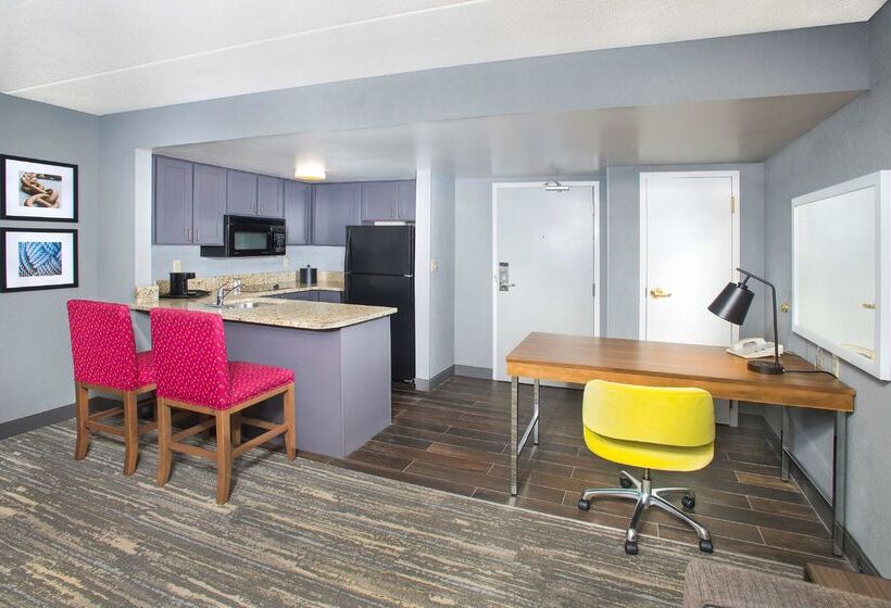 هتل Hampton Inn & Suites Annapolis