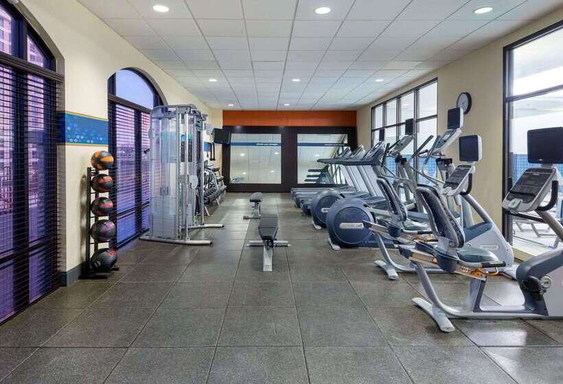 酒店 Hampton Inn & Suites Kansas City Country Club Plaza