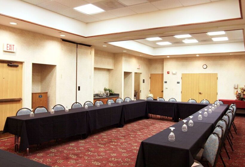 فندق Hampton Inn & Suites Kansas City Merriam