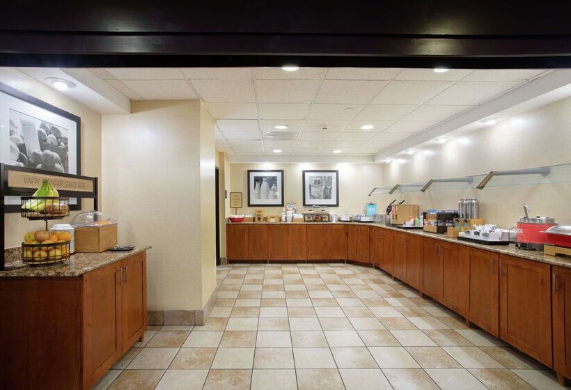 فندق Hampton Inn & Suites Kansas City Merriam