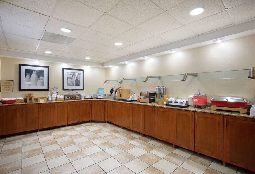 فندق Hampton Inn & Suites Kansas City Merriam