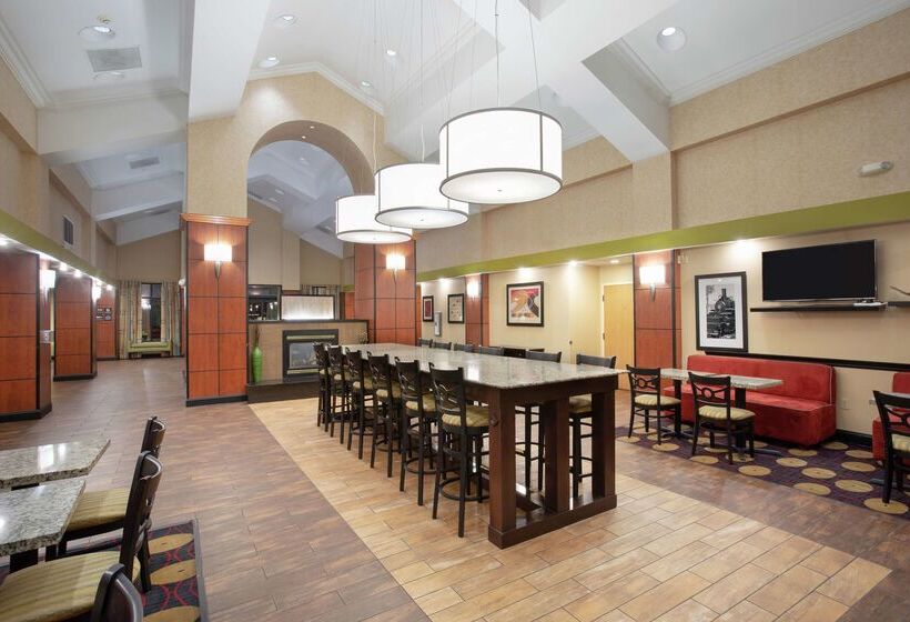 فندق Hampton Inn & Suites Kansas City Merriam