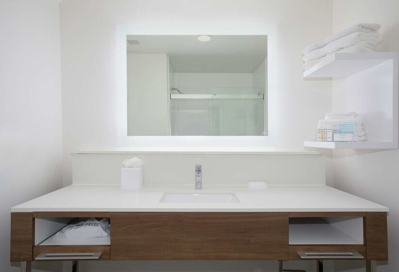 فندق Hampton Inn & Suites Kansas City Merriam