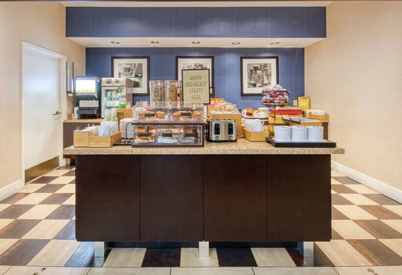 Отель Hampton Inn & Suites Wilmington/wrightsville Beach