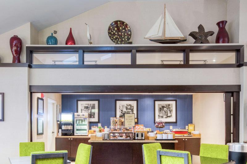 Отель Hampton Inn & Suites Wilmington/wrightsville Beach