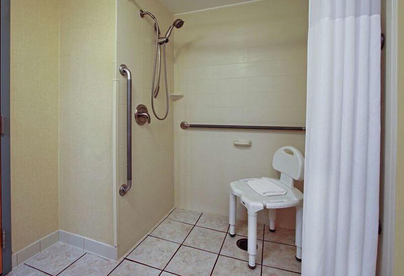 호텔 Hampton Inn Ashtabula
