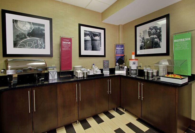 호텔 Hampton Inn Ashtabula