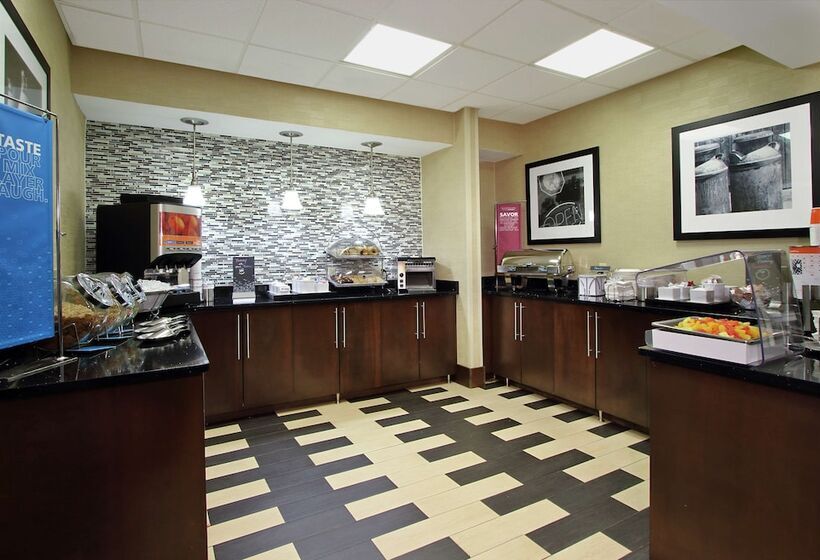 호텔 Hampton Inn Ashtabula