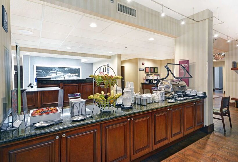 هتل Hampton Inn Athens