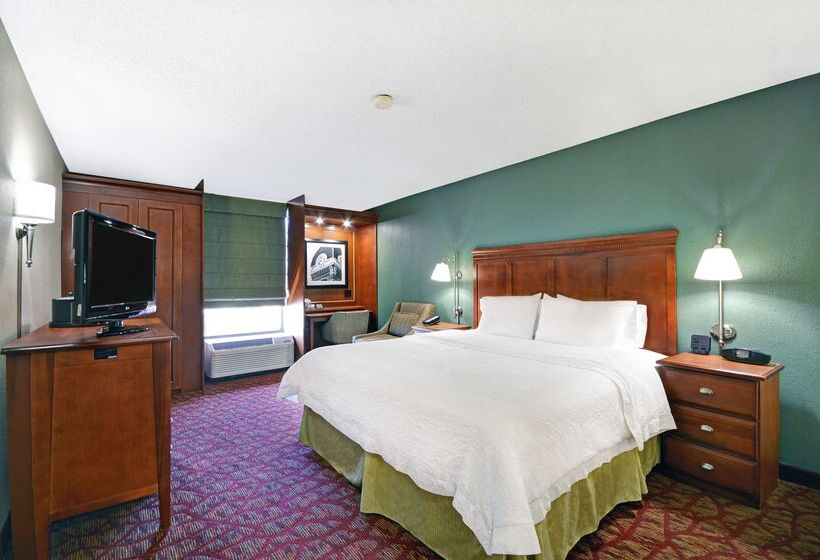 هتل Hampton Inn Athens