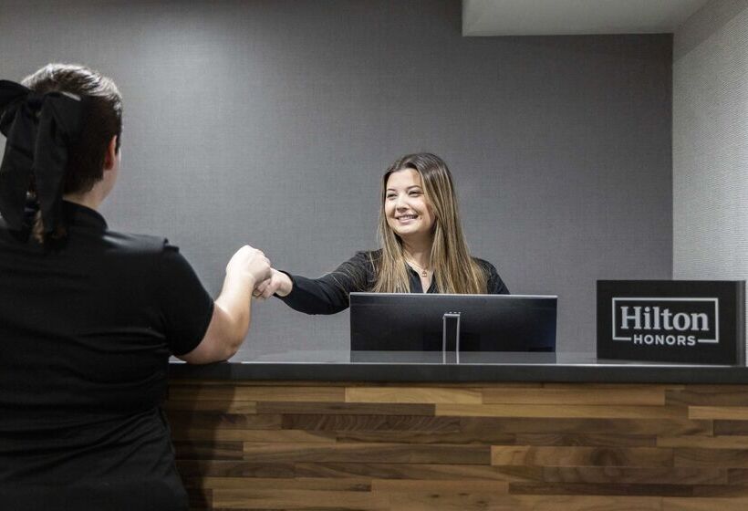 هتل Hampton Inn Athens