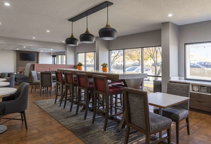 هتل Hampton Inn Athens