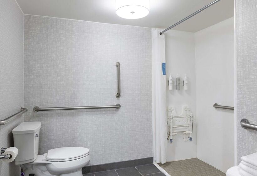 هتل Hampton Inn Athens
