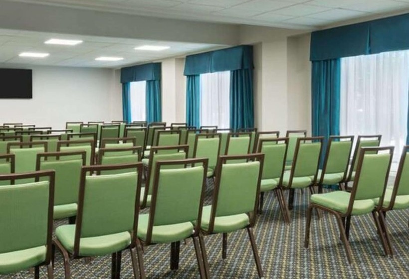 Отель Hampton Inn Atlantaperimeter Center