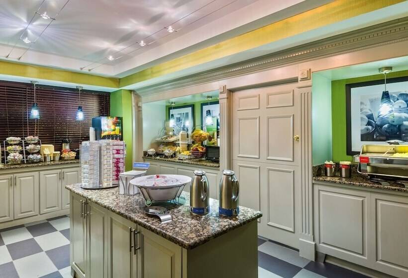 Отель Hampton Inn Atlantaperimeter Center