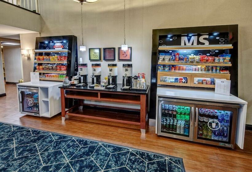 호텔 Hampton Inn Batesville