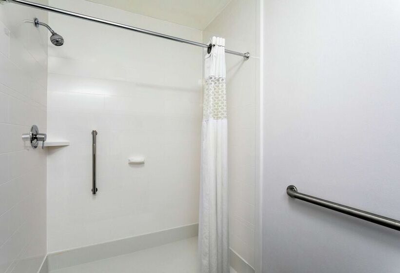 فندق Hampton Inn Bedford