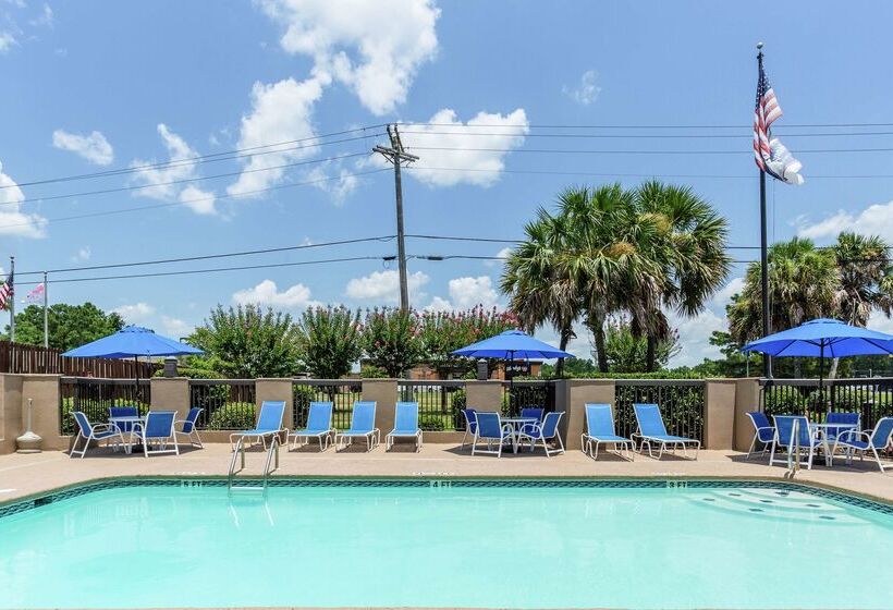 בית מלון כפרי Hampton Inn Biloxi Ocean Springs