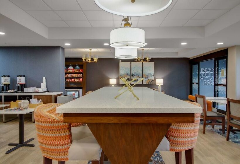 ホテル Hampton Inn Birminghamcolonnade 280