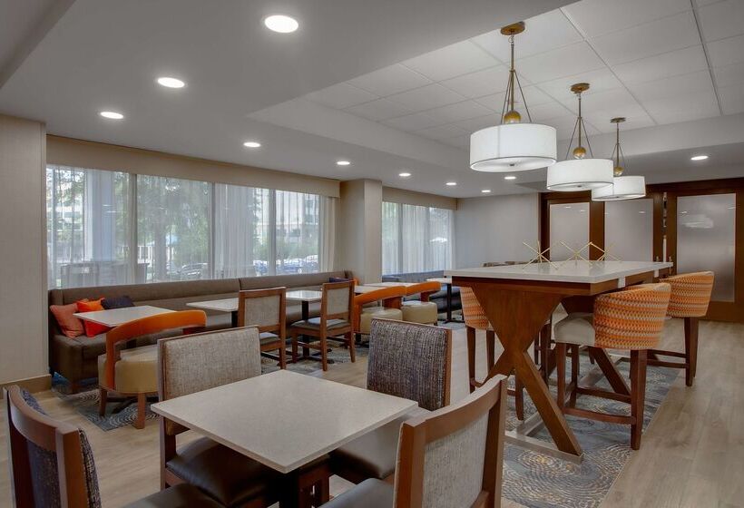 ホテル Hampton Inn Birminghamcolonnade 280